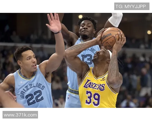 霍华德领衔对决灰熊队展现篮球巨星的风采与激情 霍华德领衔对决灰熊队展现篮球巨星的风采与激情