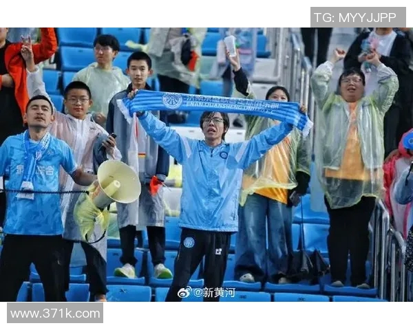 济南足球比赛精彩纷呈球迷热情高涨助力球队奋勇争先