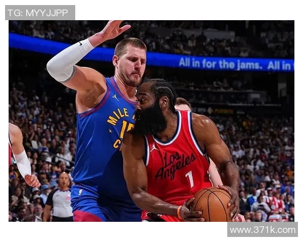 快船与掘金精彩对决黑白直播全程回顾与分析