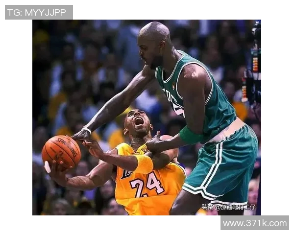 加内特与科比巅峰对决的经典比赛回顾与精彩瞬间分析